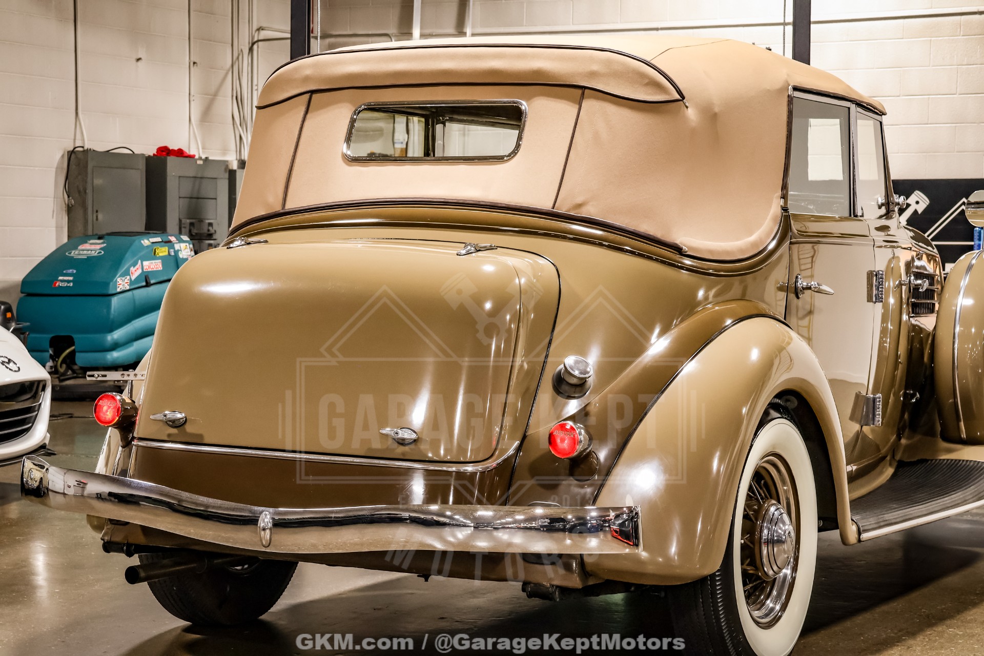 1935 Auburn 851 52