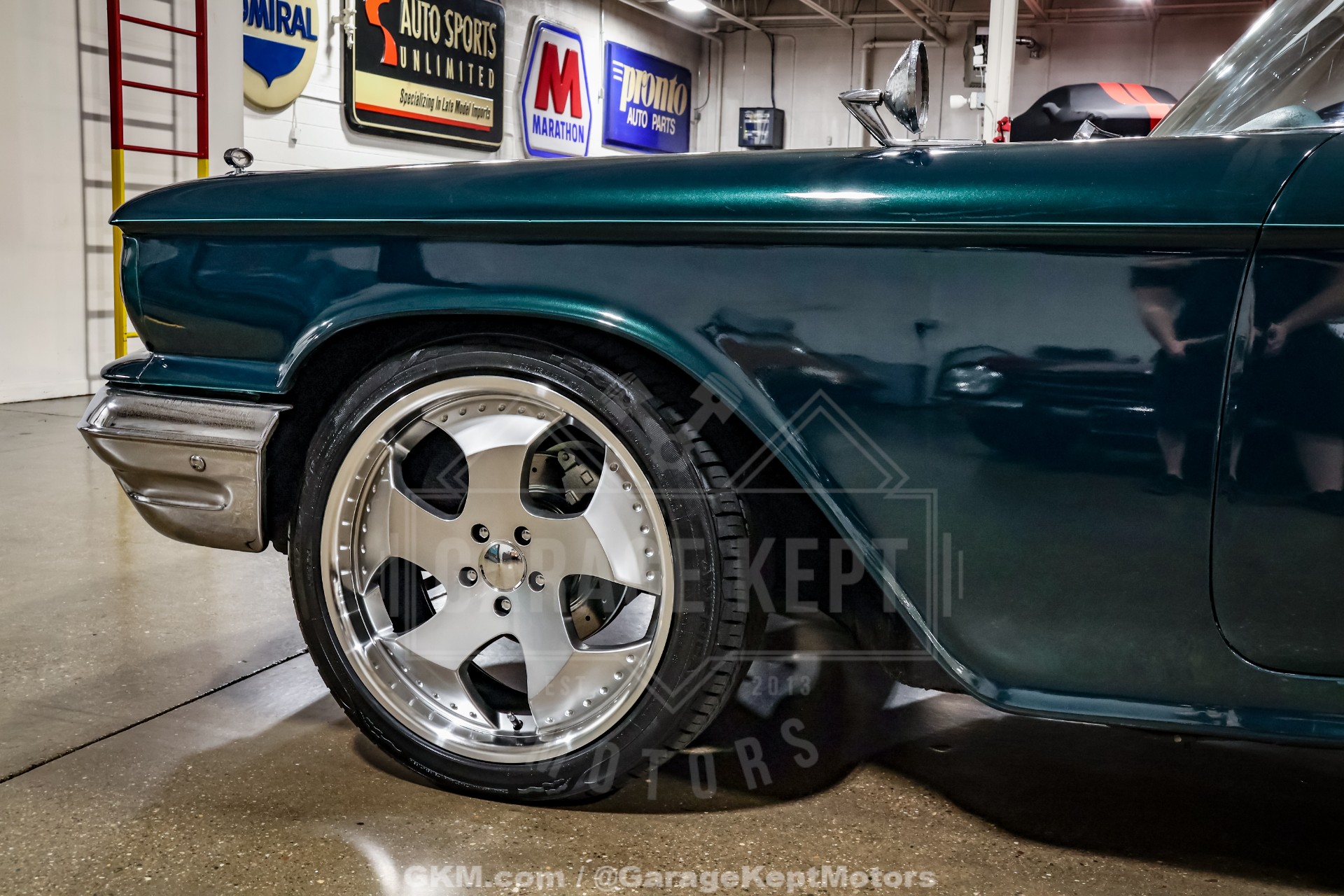 1960 Ford Thunderbird 32