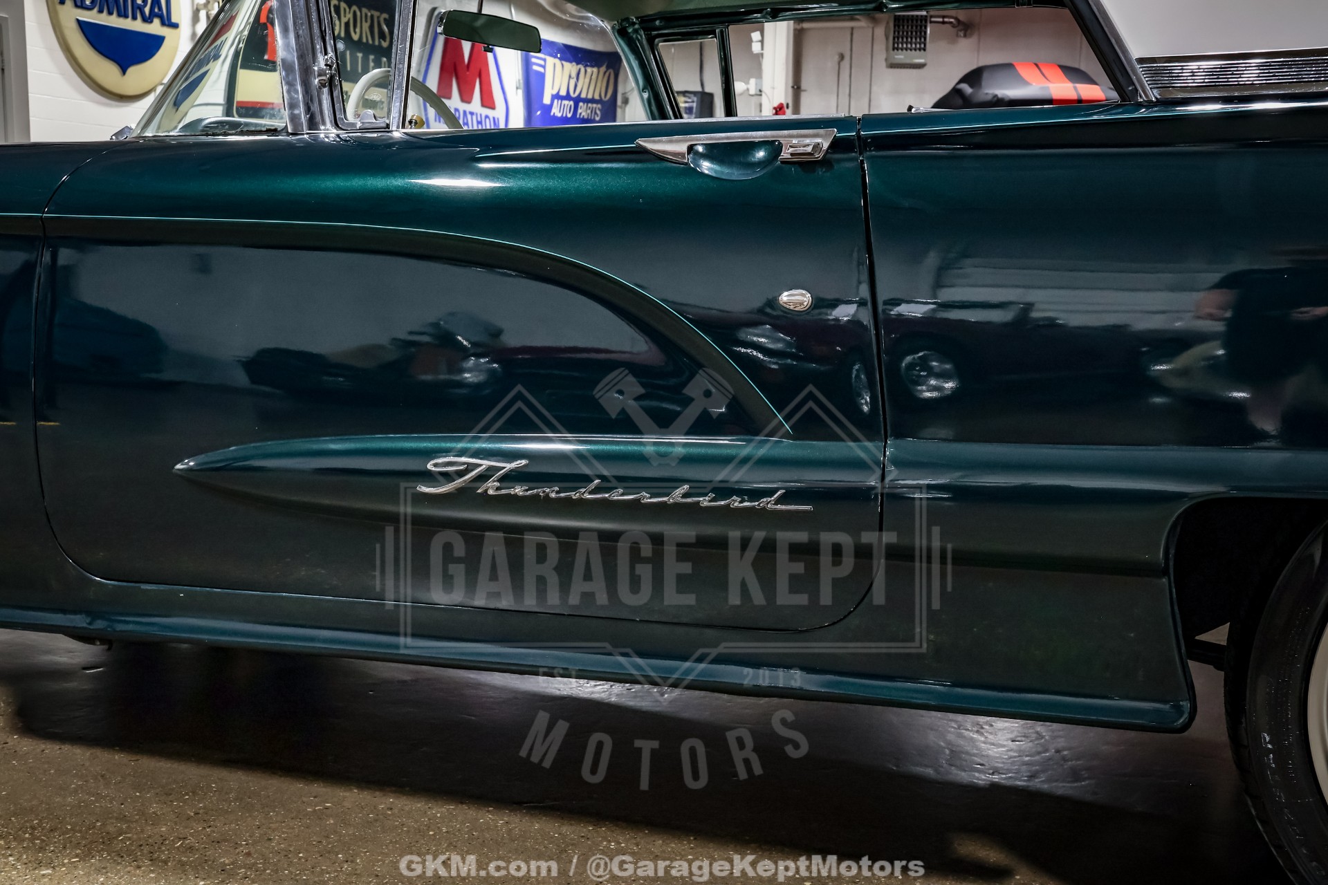 1960 Ford Thunderbird 34