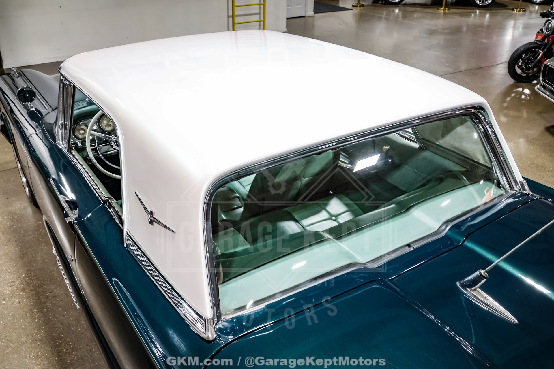 1960 Ford Thunderbird 39
