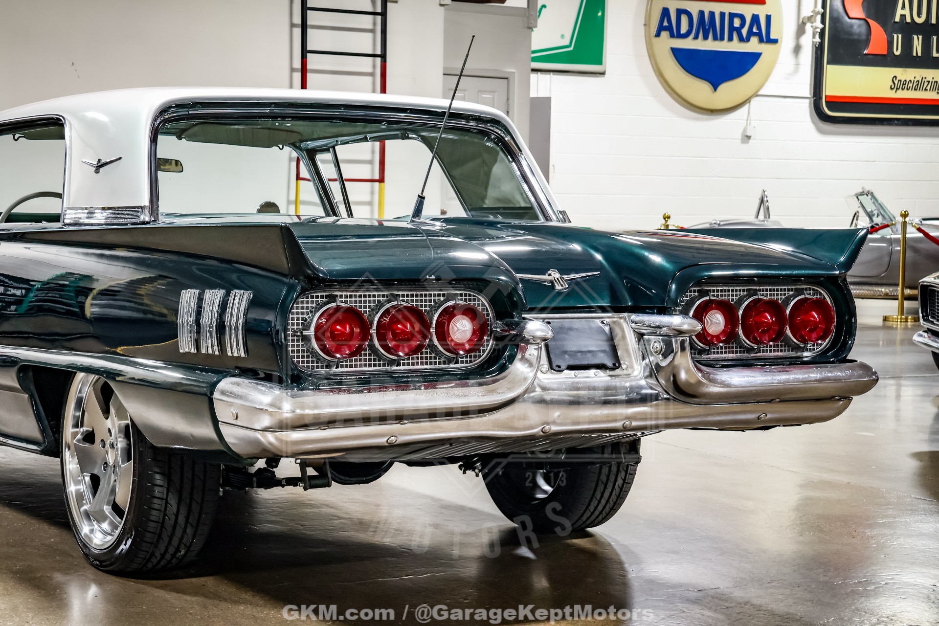 1960 Ford Thunderbird 41