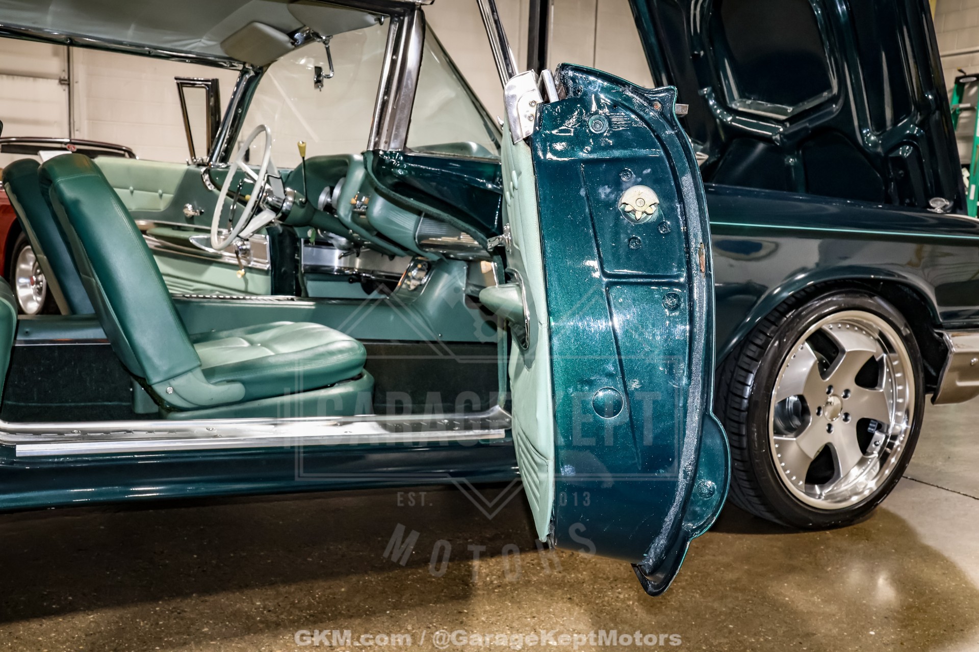 1960 Ford Thunderbird 64