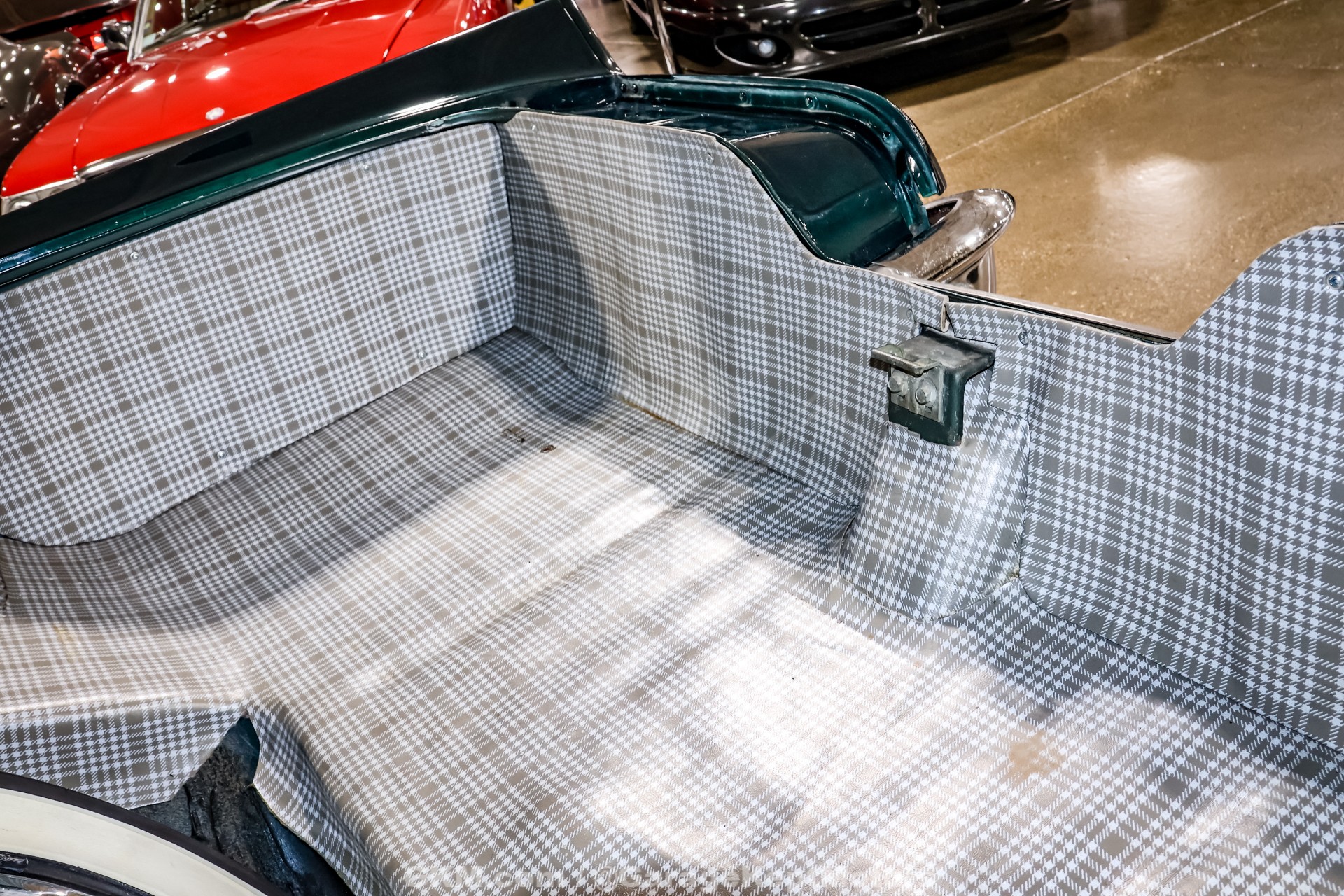 1960 Ford Thunderbird 89