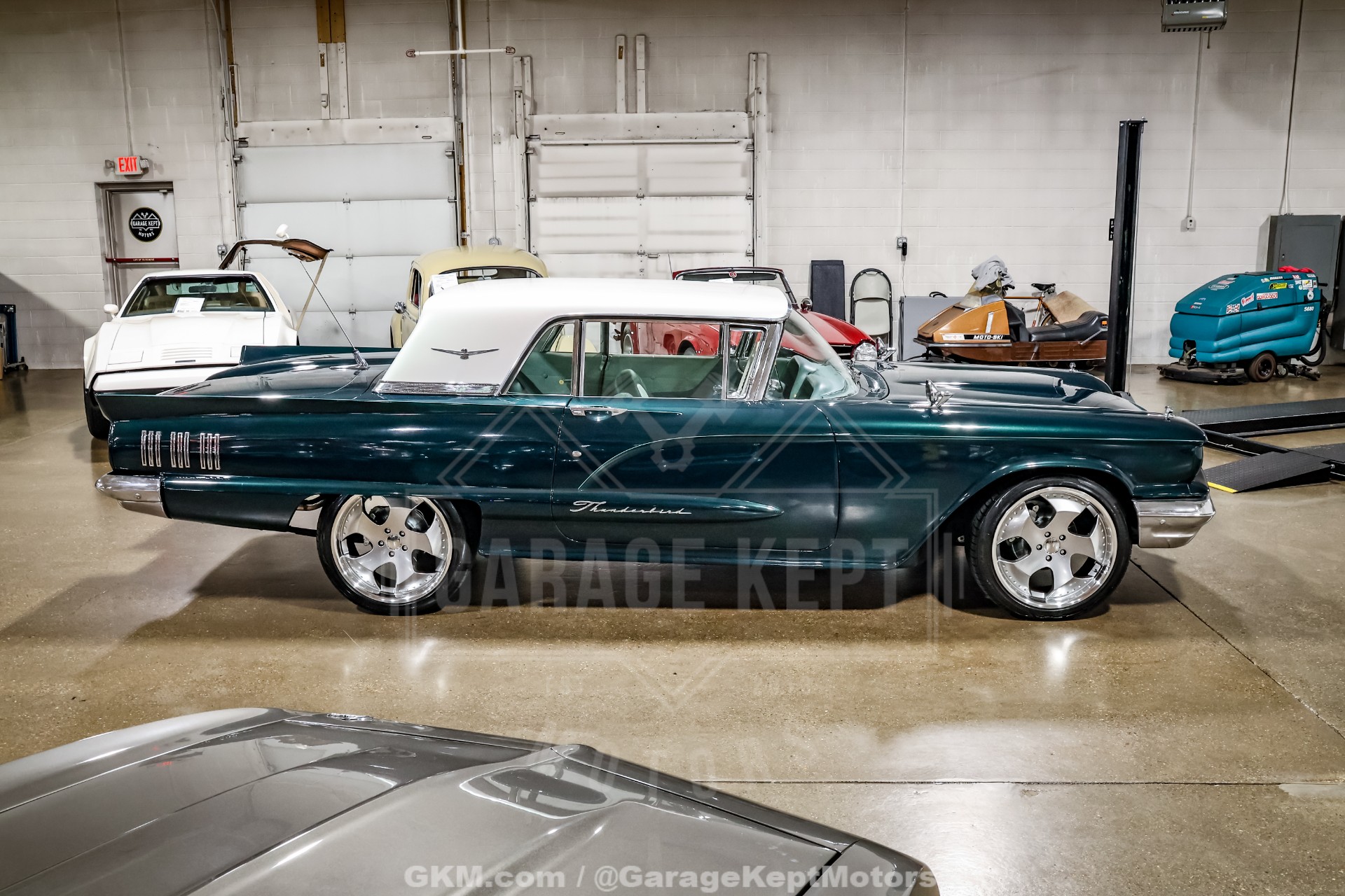 1960 Ford Thunderbird 9