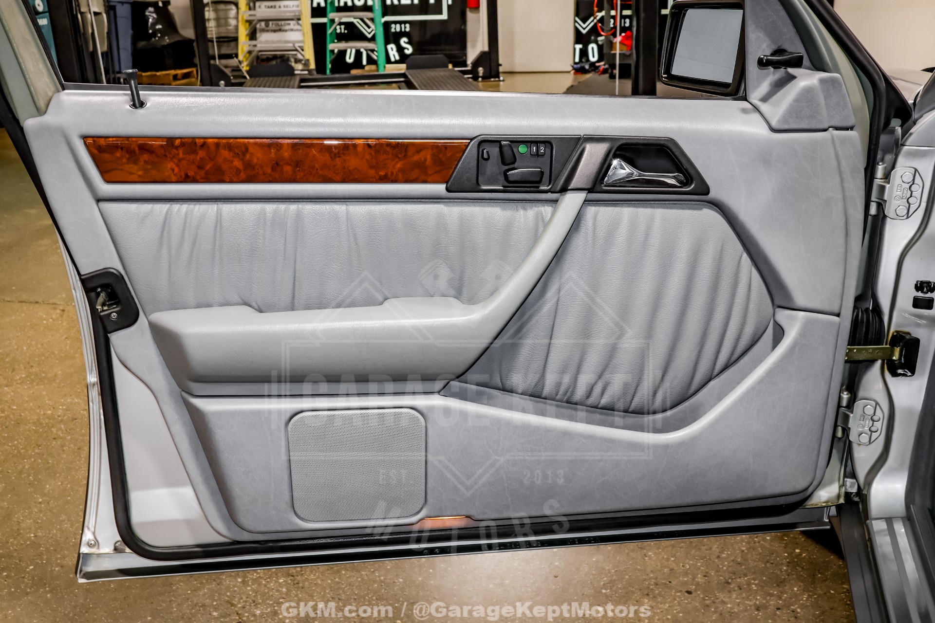 1992 Mercedes-Benz 500-Class 141