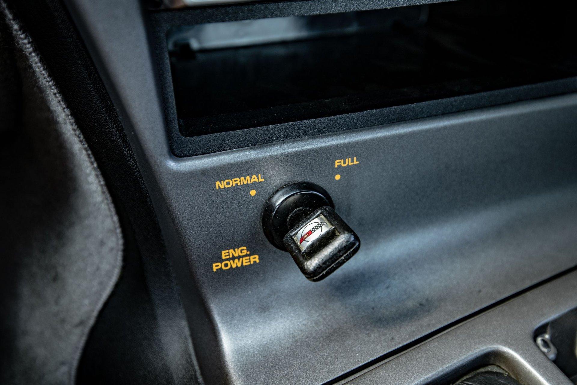 1990 Chevrolet Corvette ZR-1 13