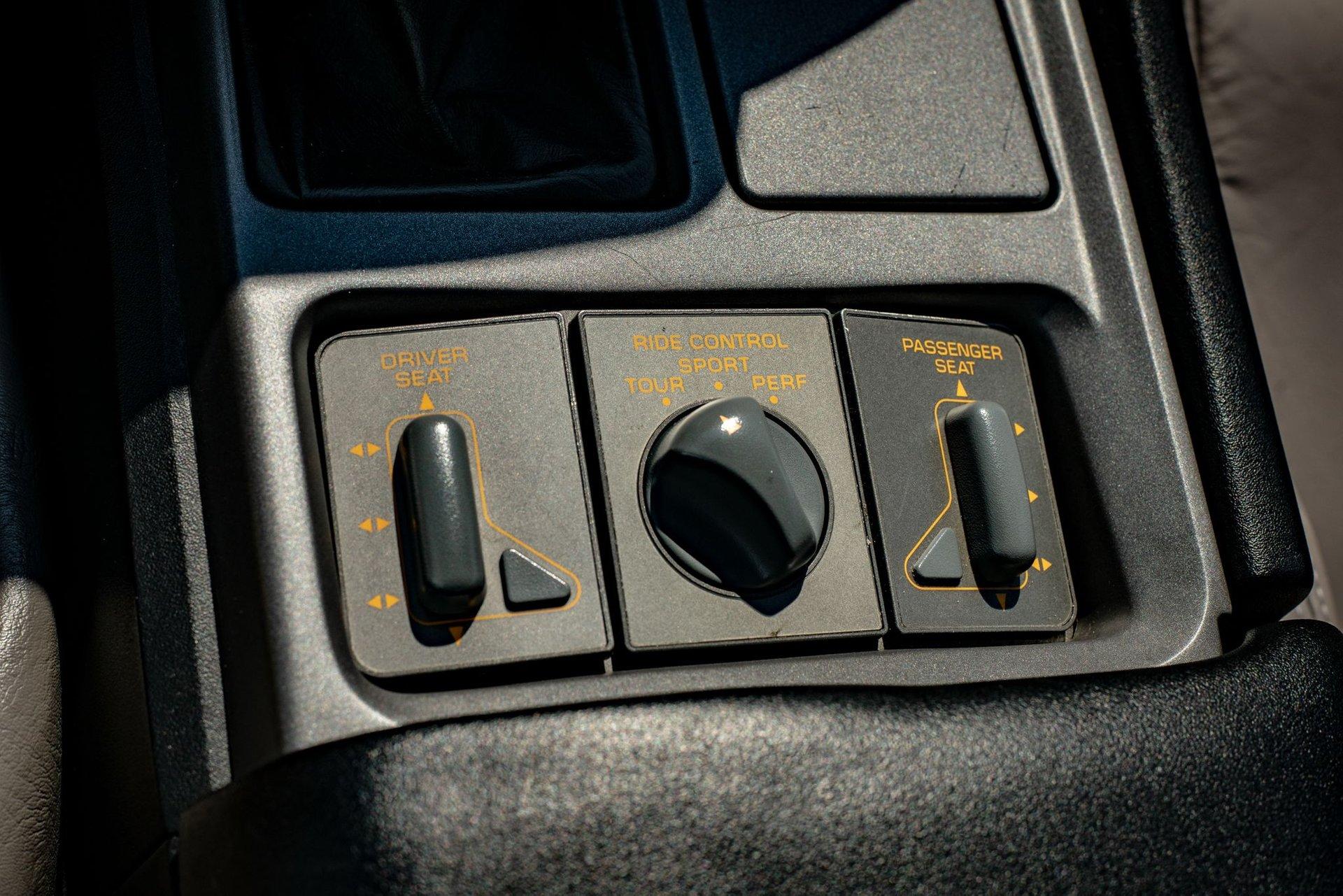 1990 Chevrolet Corvette ZR-1 15