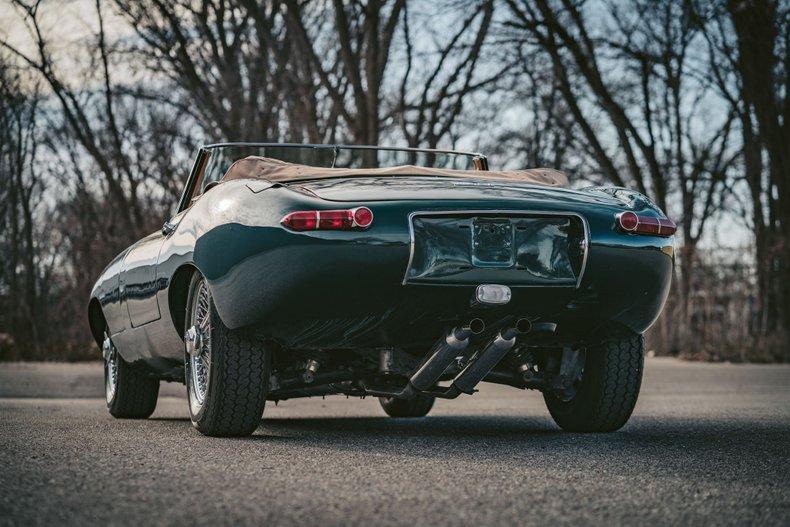 1964 Jaguar E-Type Roadster 22