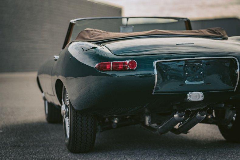 1964 Jaguar E-Type Roadster 23