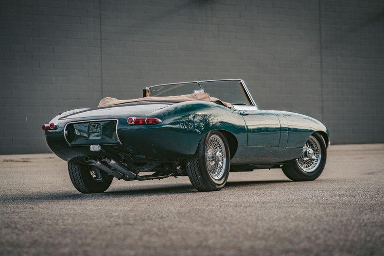 1964 Jaguar E-Type Roadster 24