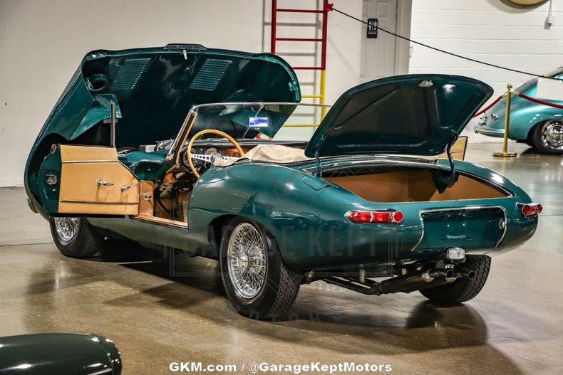 1964 Jaguar E-Type Roadster 28