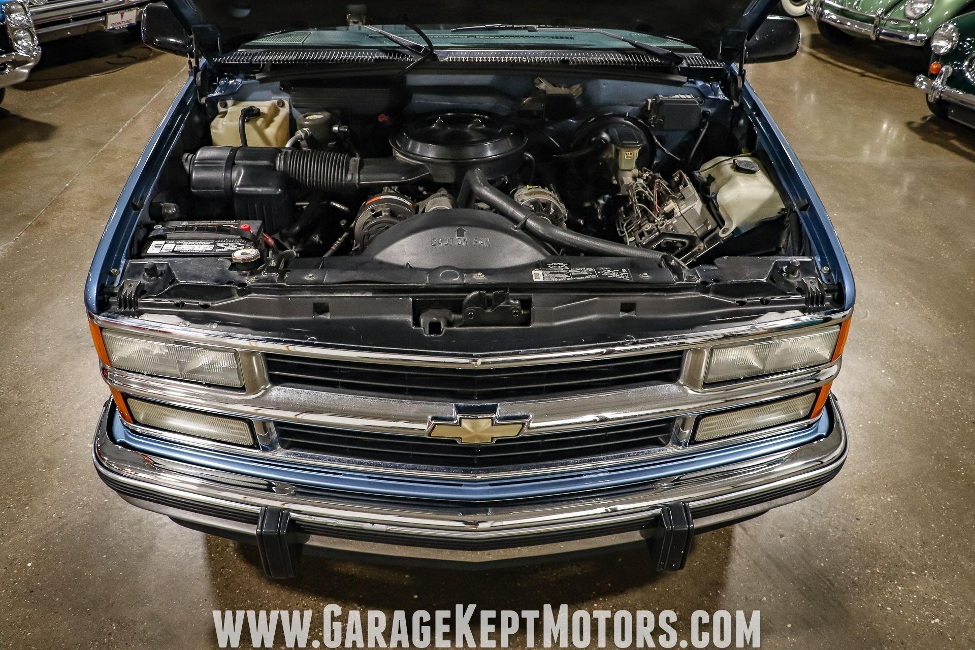 Chevy Suburban Engine Bay