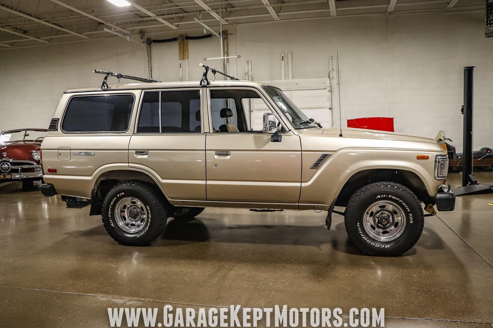 thumbnail image 2 of NEW OEM Toyota Land Cruiser FJ62 1988-1990 Factory Manual Mirrors 2-Piece Set 2 of 6