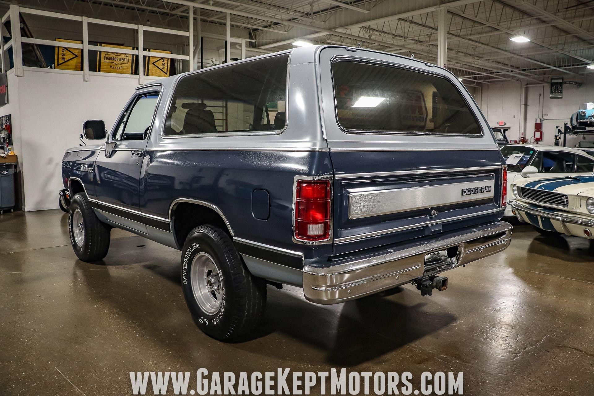 65.GARAGE dodge ram vanパーカー 65.GARAGE dodge ram vanパーカー（Dodge Regular Cab Trucks