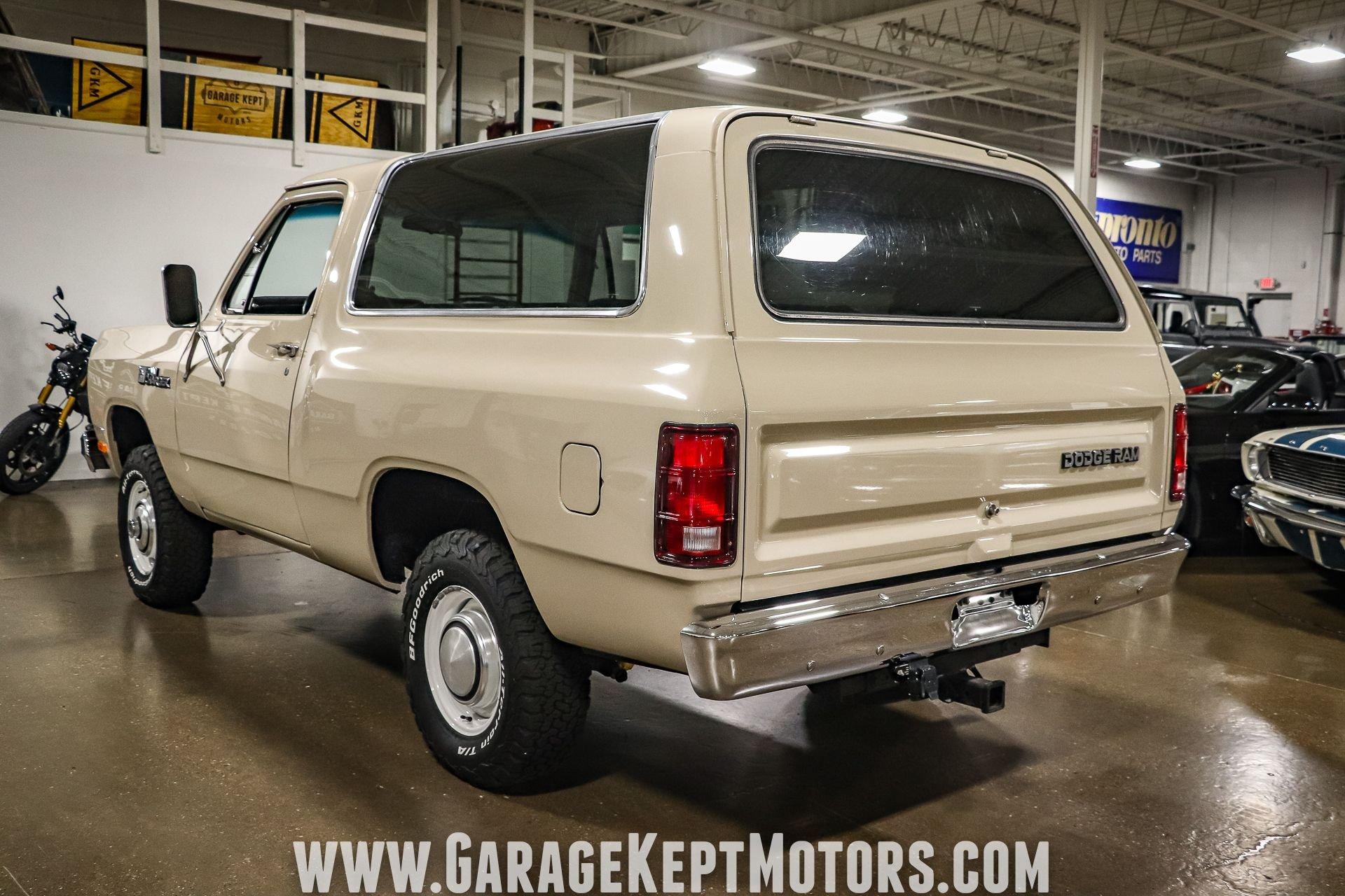 世界の For AW-100 Ramcharger Dodge 1984 Used Sale Garage | (Sold) ウェア