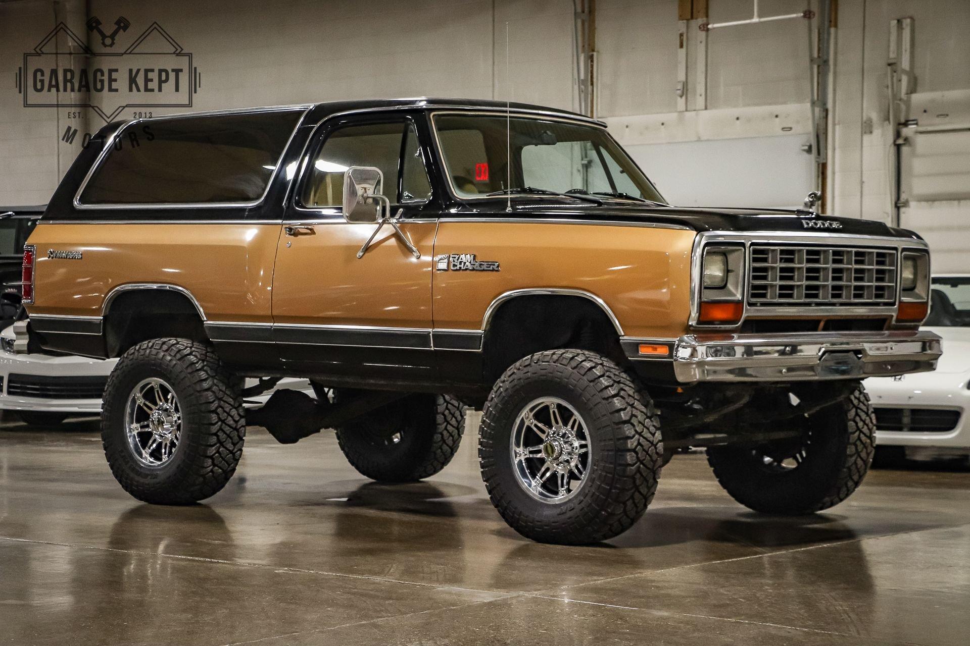 世界的に有名な Ramcharger Dodge 1985 Used AW-100 Garage | (Sold) Sale For ウェア
