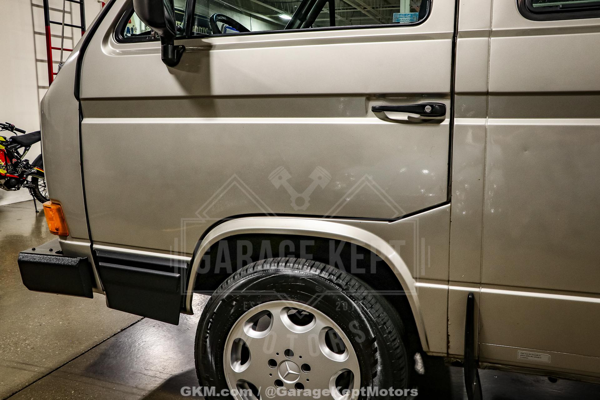 1990 Volkswagen Vanagon photo 23