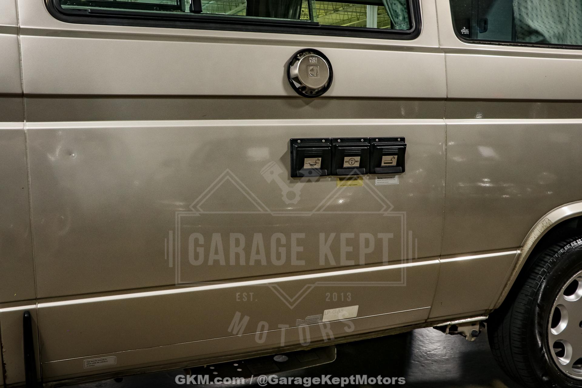 1990 Volkswagen Vanagon photo 24