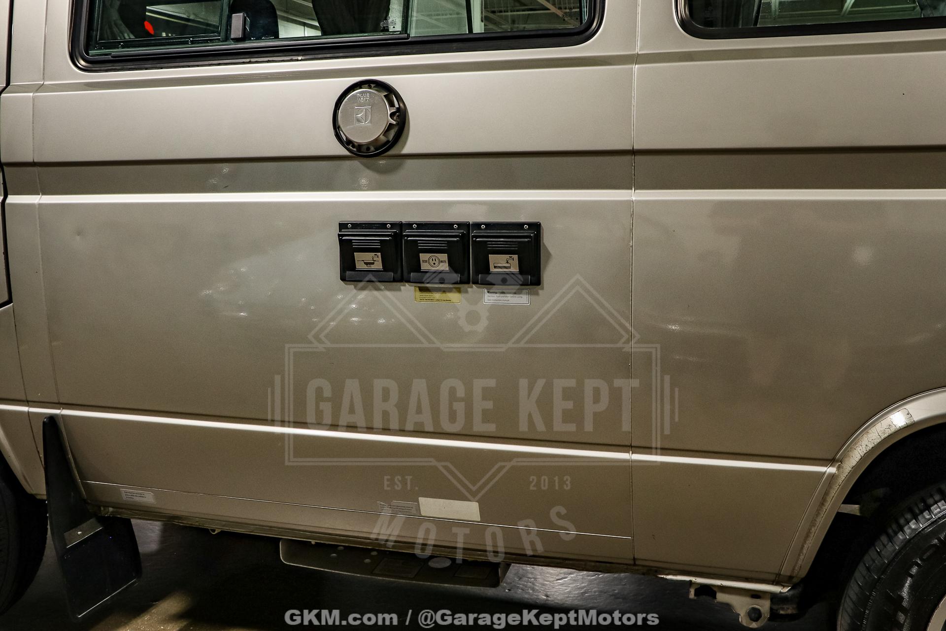 1990 Volkswagen Vanagon photo 25