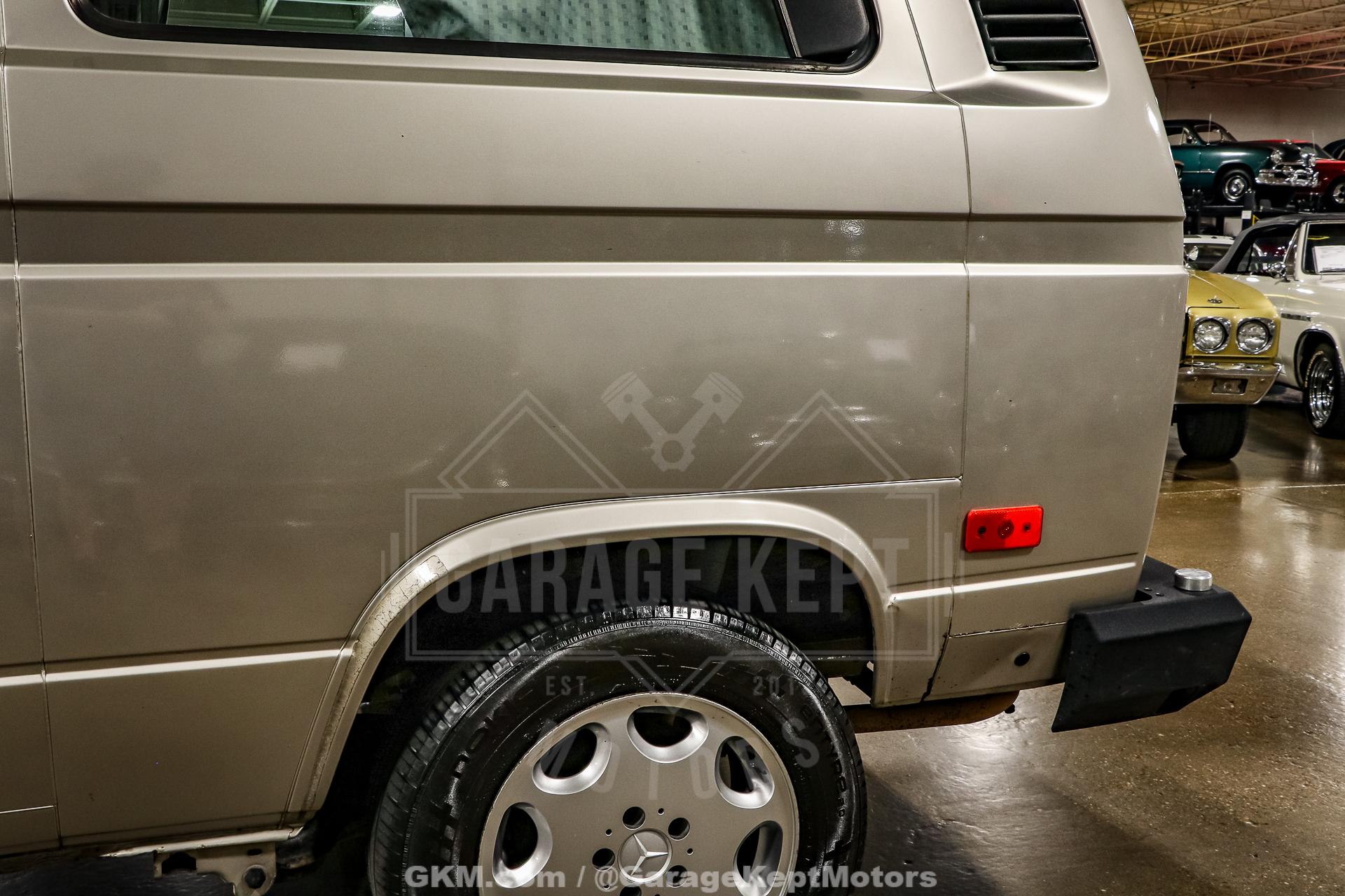 1990 Volkswagen Vanagon photo 26
