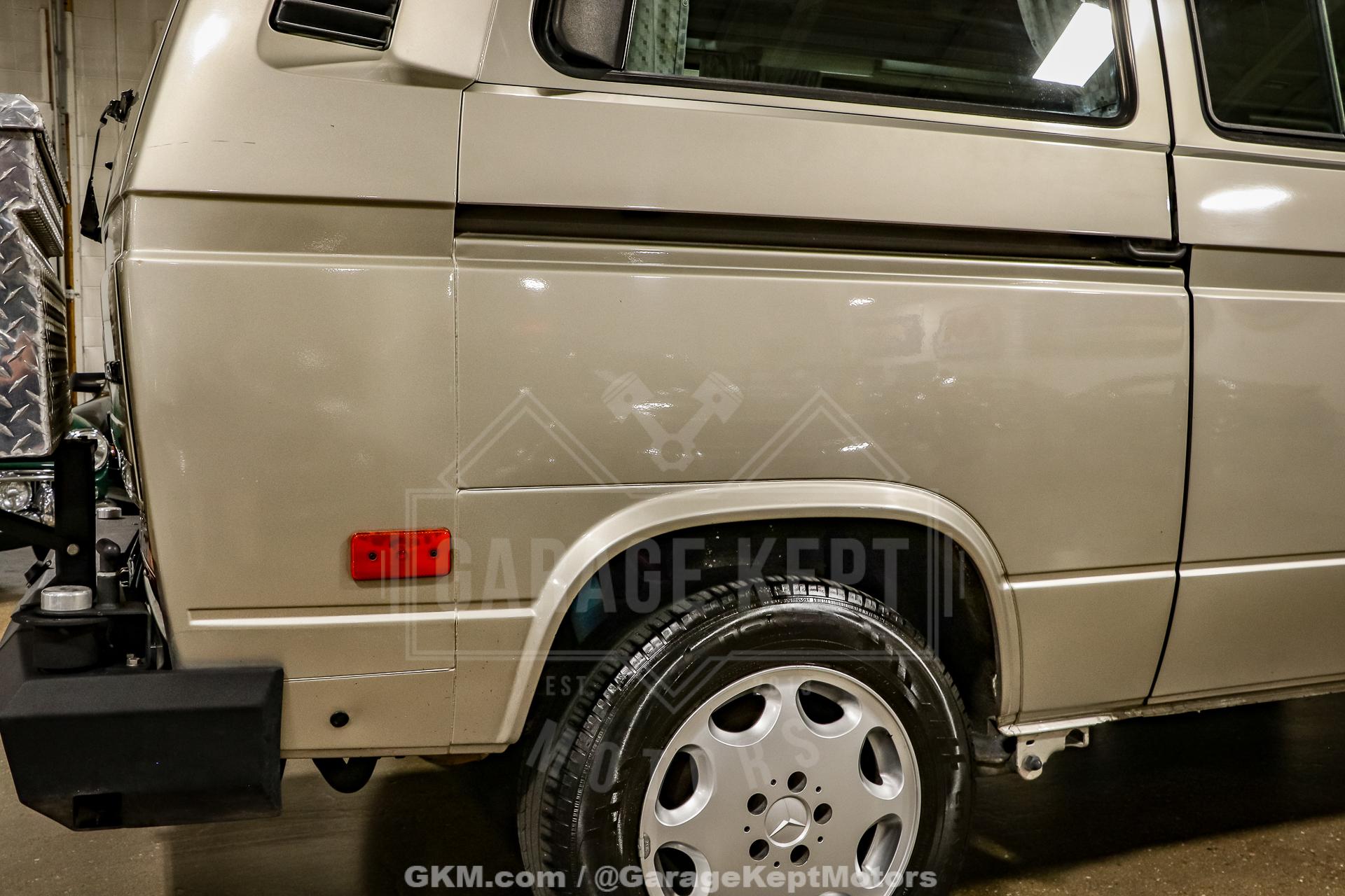 1990 Volkswagen Vanagon photo 37
