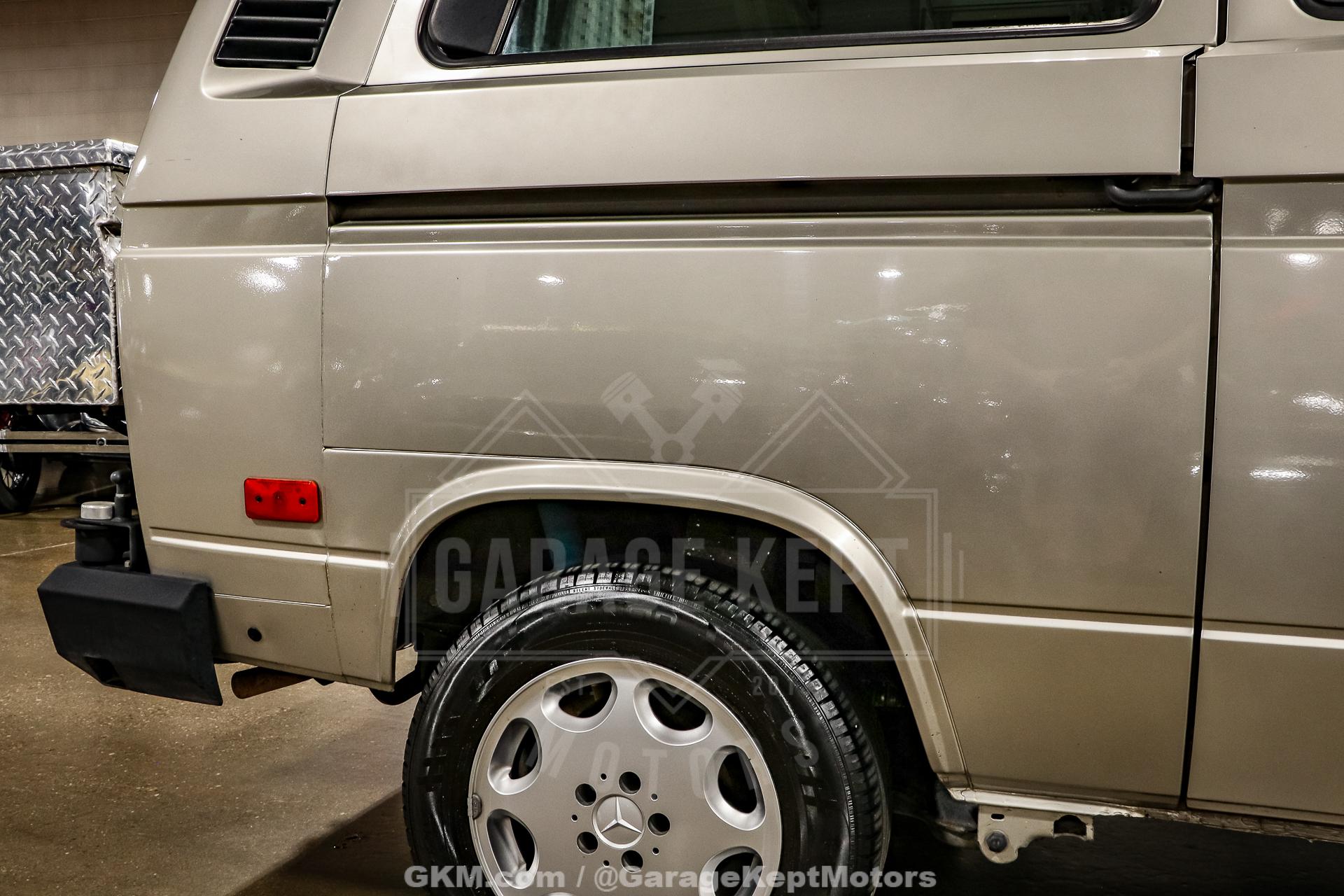 1990 Volkswagen Vanagon photo 38