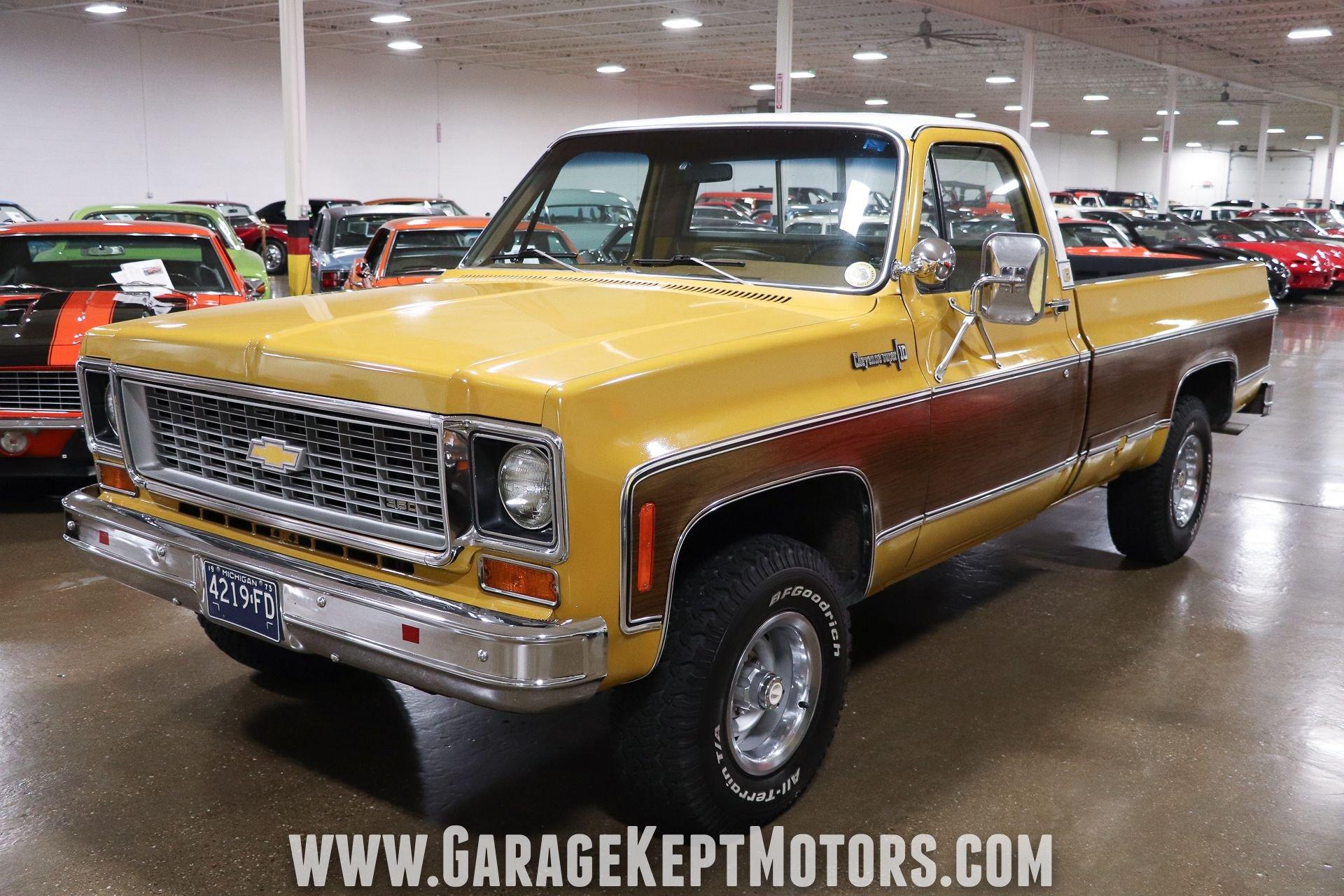 M2 Machines 1973 Chevy Cheyenne Super 10 Diecast, Bedless